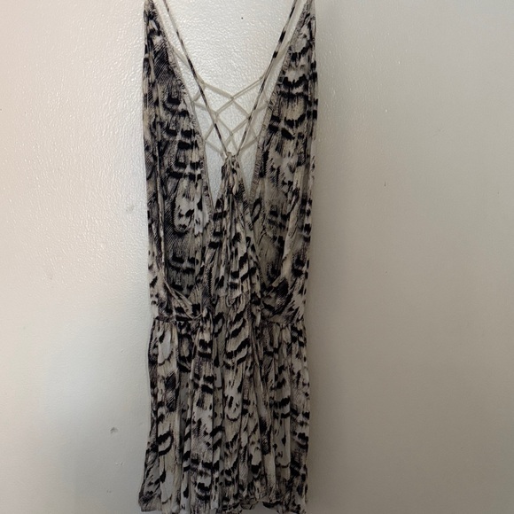 Indah Monochrome Patterned Garment - Picture 6 of 7